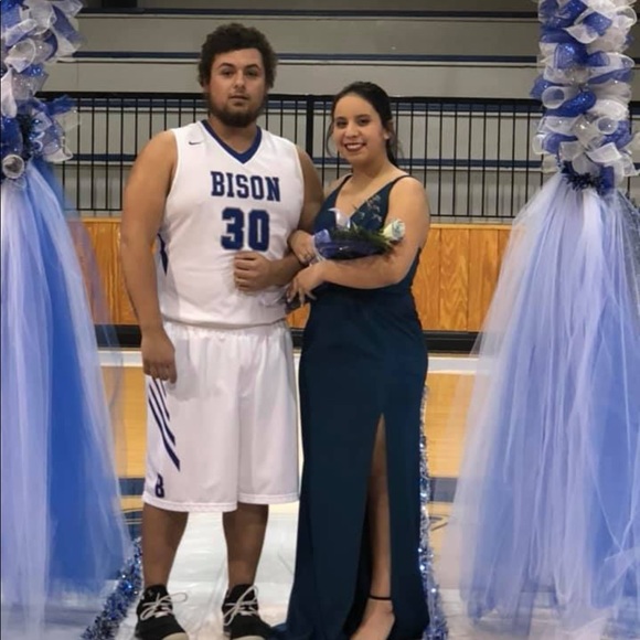 Beautiful dress , size 6 , $50 - Picture 3 of 3